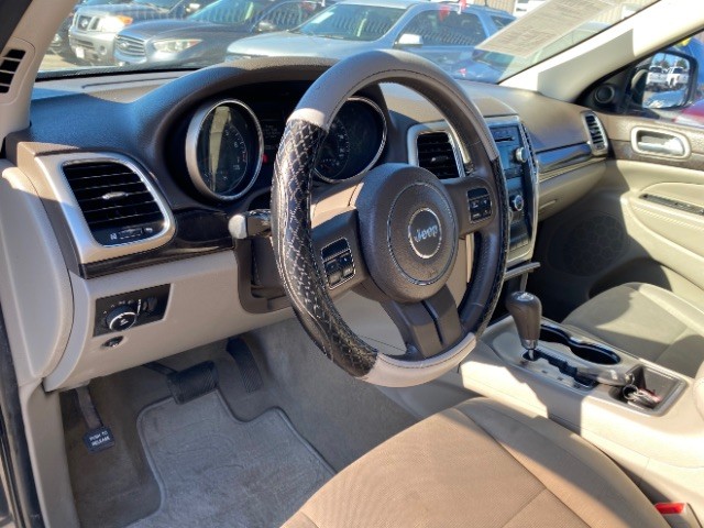 Jeep Grand Cherokee Vehicle Full-screen Gallery Image 06