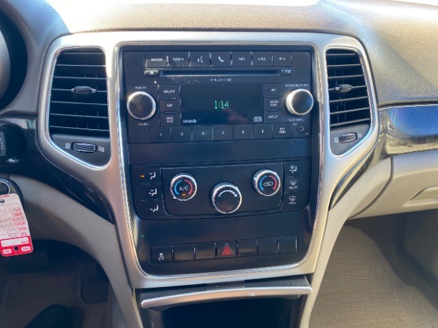 Jeep Grand Cherokee Vehicle Full-screen Gallery Image 11