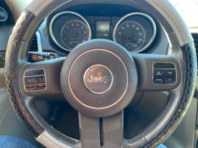 Jeep Grand Cherokee Vehicle Full-screen Gallery Image 12