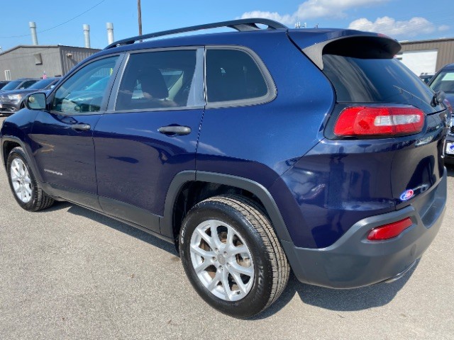 Jeep Cherokee Vehicle Full-screen Gallery Image 04