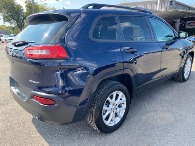 Jeep Cherokee Vehicle Full-screen Gallery Image 05