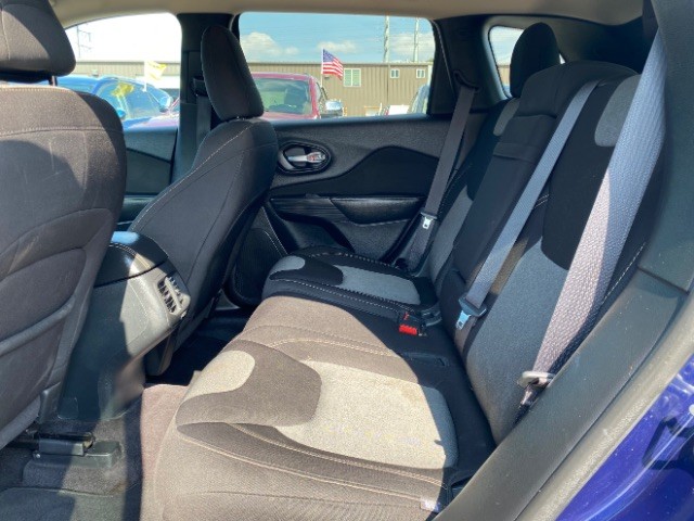 Jeep Cherokee Vehicle Full-screen Gallery Image 06