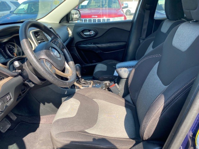 Jeep Cherokee Vehicle Full-screen Gallery Image 07