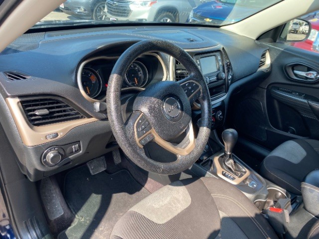 Jeep Cherokee Vehicle Full-screen Gallery Image 08