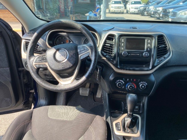 Jeep Cherokee Vehicle Full-screen Gallery Image 11