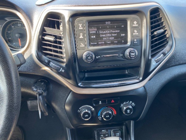 Jeep Cherokee Vehicle Full-screen Gallery Image 13