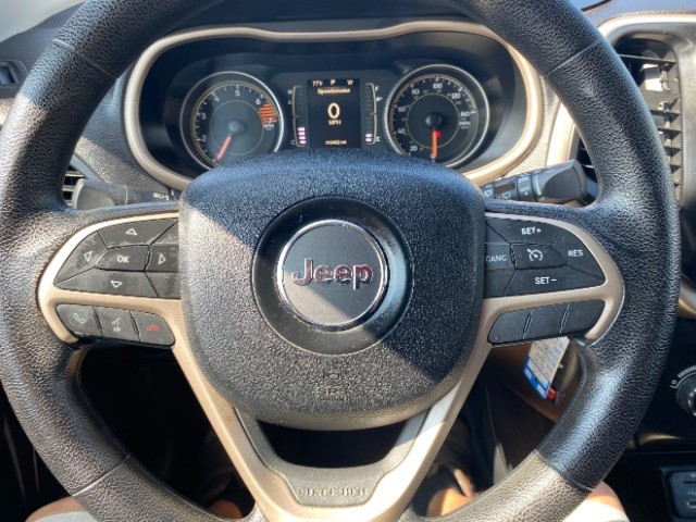 Jeep Cherokee Vehicle Full-screen Gallery Image 14