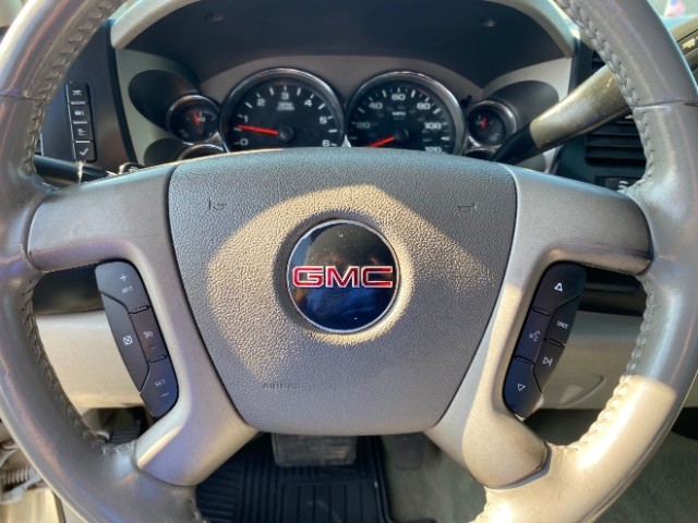 GMC Sierra 1500 Vehicle Full-screen Gallery Image 12