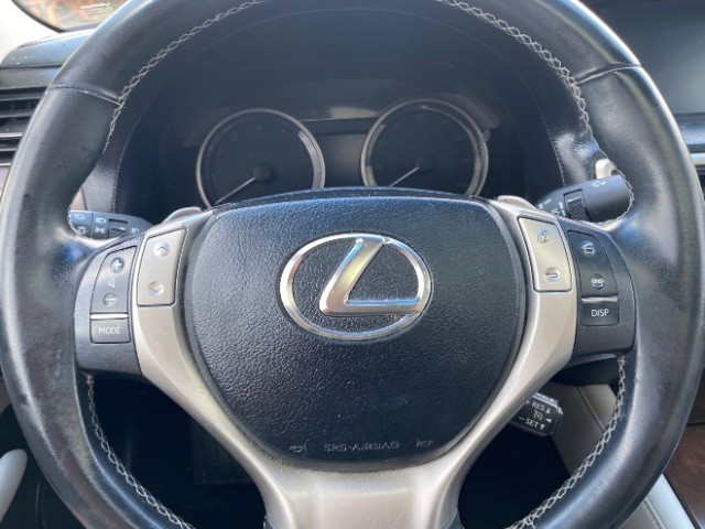 Lexus GS 350 Vehicle Full-screen Gallery Image 12