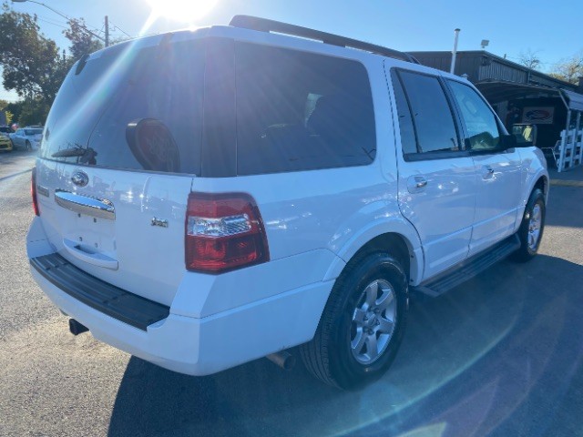 Ford Expedition Vehicle Full-screen Gallery Image 05