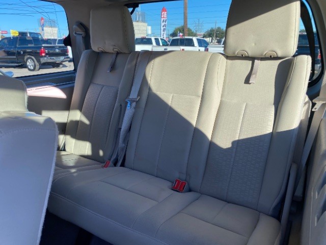 Ford Expedition Vehicle Full-screen Gallery Image 07