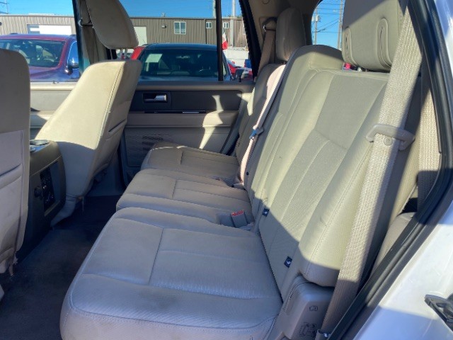 Ford Expedition Vehicle Full-screen Gallery Image 08