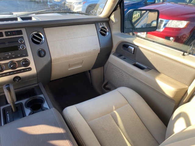 Ford Expedition Vehicle Full-screen Gallery Image 11