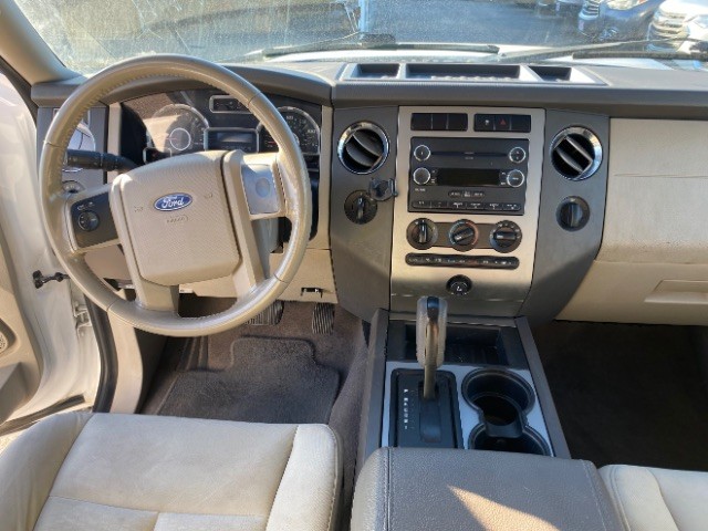 Ford Expedition Vehicle Full-screen Gallery Image 12