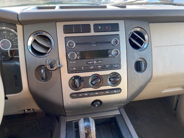 Ford Expedition Vehicle Full-screen Gallery Image 13