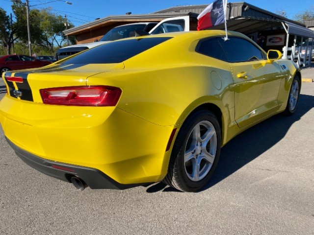 Chevrolet Camaro Vehicle Full-screen Gallery Image 05