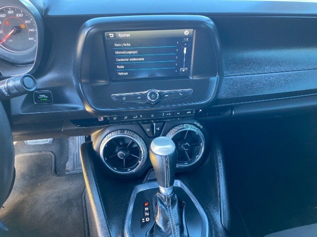 Chevrolet Camaro Vehicle Full-screen Gallery Image 10