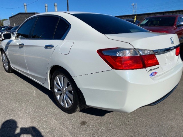 Honda Accord Sedan Vehicle Full-screen Gallery Image 04