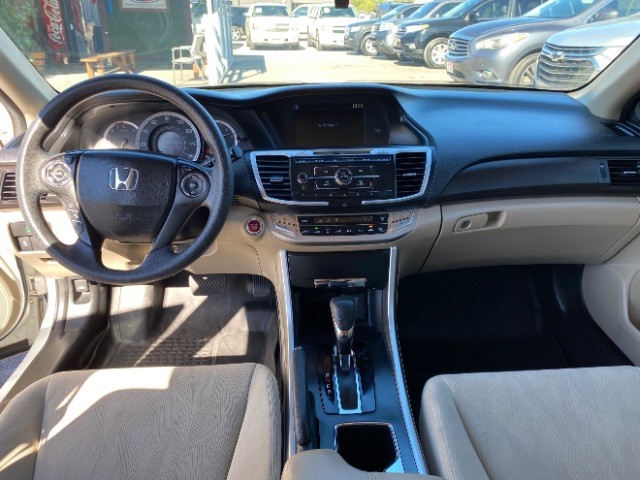 Honda Accord Sedan Vehicle Full-screen Gallery Image 06