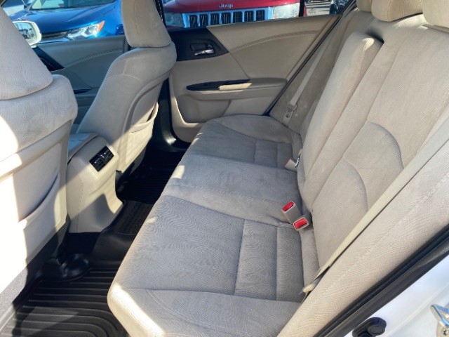 Honda Accord Sedan Vehicle Full-screen Gallery Image 07