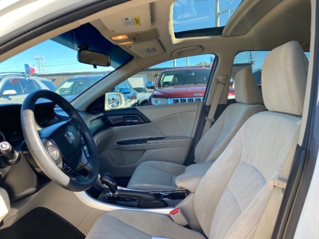 Honda Accord Sedan Vehicle Full-screen Gallery Image 08