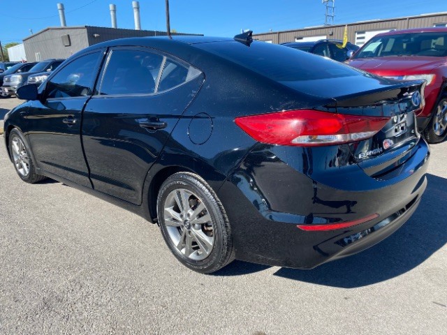 Hyundai Elantra Vehicle Full-screen Gallery Image 04