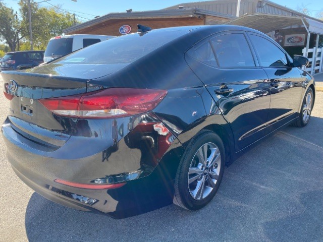 Hyundai Elantra Vehicle Full-screen Gallery Image 05