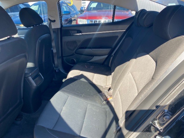 Hyundai Elantra Vehicle Full-screen Gallery Image 07