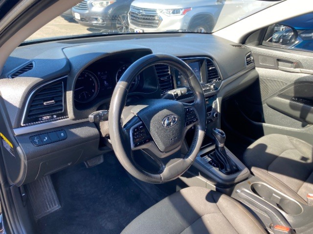 Hyundai Elantra Vehicle Full-screen Gallery Image 08