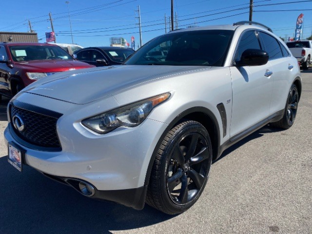 INFINITI QX70 Vehicle Full-screen Gallery Image 03