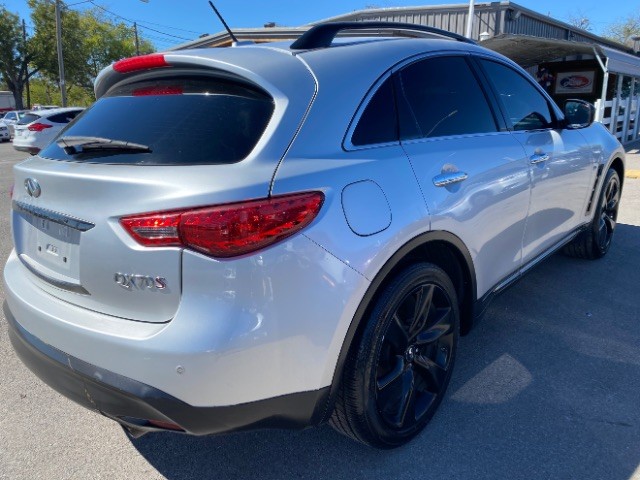 INFINITI QX70 Vehicle Full-screen Gallery Image 05