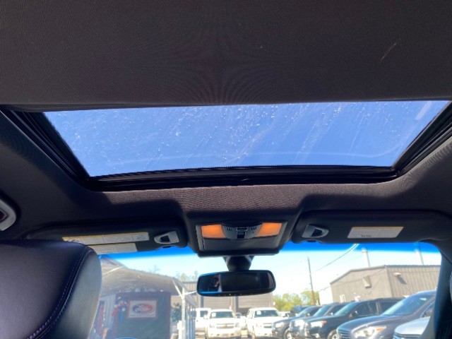 INFINITI QX70 Vehicle Full-screen Gallery Image 13