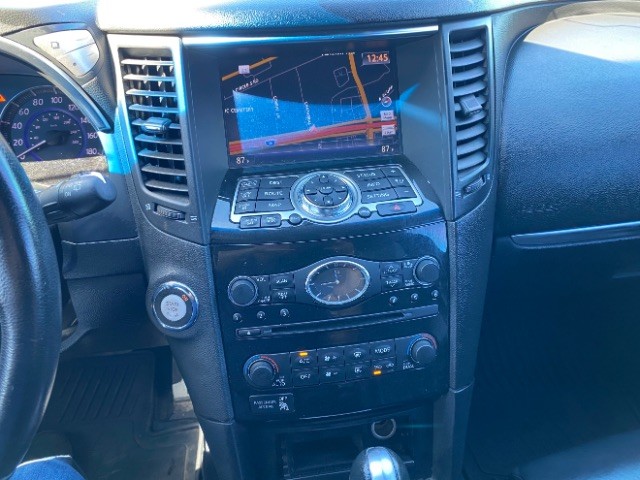 INFINITI QX70 Vehicle Full-screen Gallery Image 14