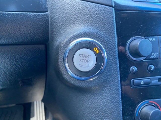 INFINITI QX70 Vehicle Full-screen Gallery Image 15