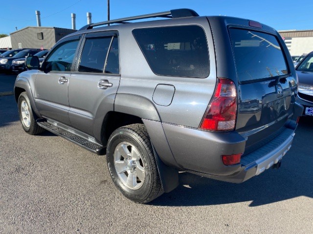 Toyota 4Runner Vehicle Full-screen Gallery Image 04