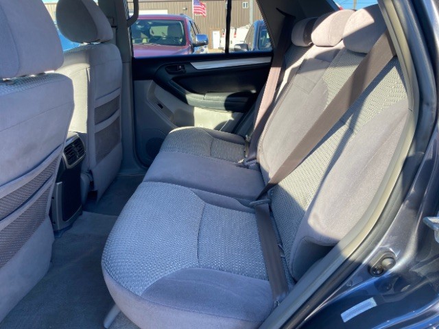 Toyota 4Runner Vehicle Full-screen Gallery Image 07