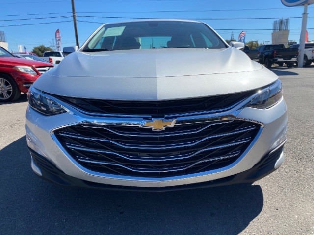 Chevrolet Malibu Vehicle Full-screen Gallery Image 02