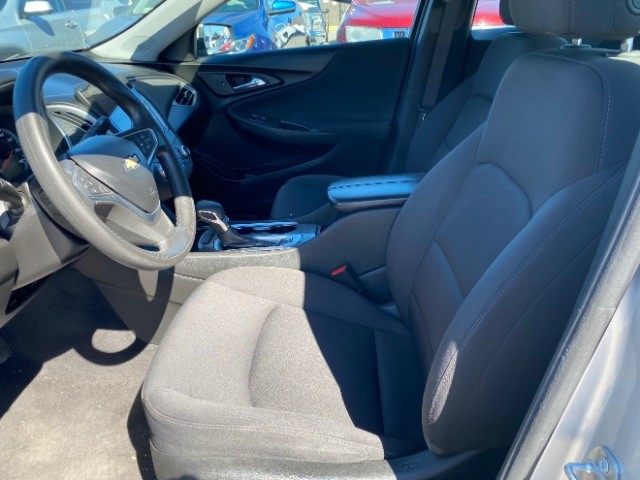 Chevrolet Malibu Vehicle Full-screen Gallery Image 07