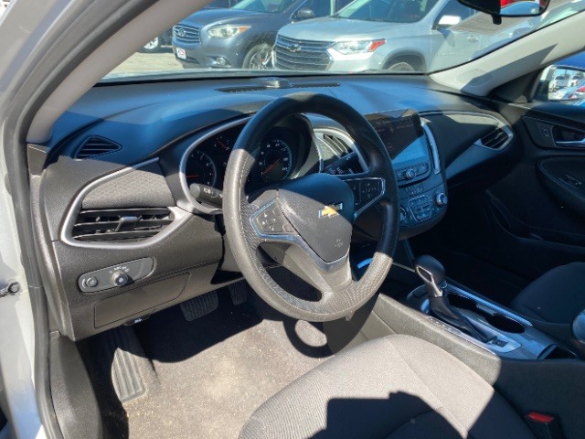 Chevrolet Malibu Vehicle Full-screen Gallery Image 09