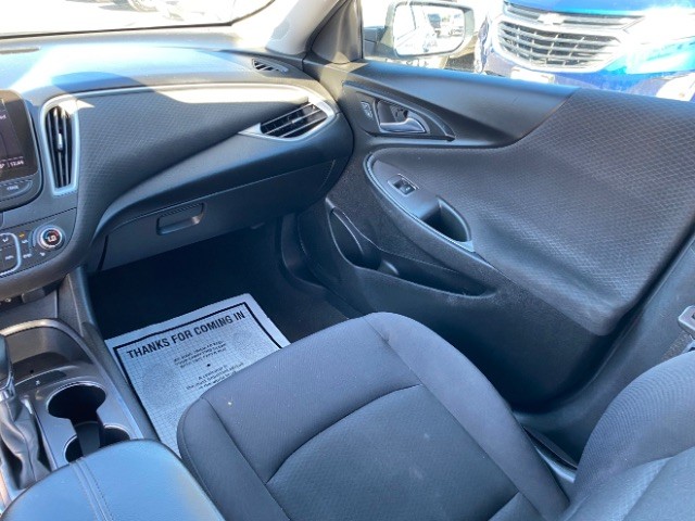 Chevrolet Malibu Vehicle Full-screen Gallery Image 10