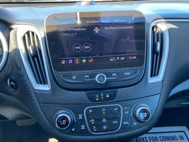 Chevrolet Malibu Vehicle Full-screen Gallery Image 12