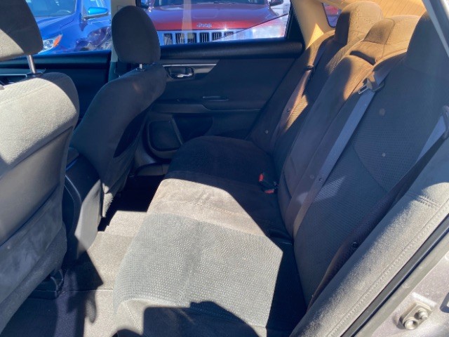 Nissan Altima Vehicle Full-screen Gallery Image 07