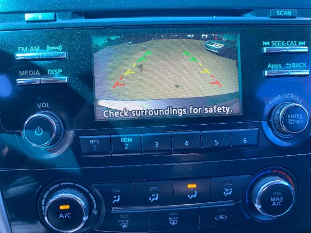 Nissan Altima Vehicle Full-screen Gallery Image 13