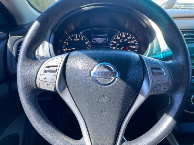 Nissan Altima Vehicle Full-screen Gallery Image 14