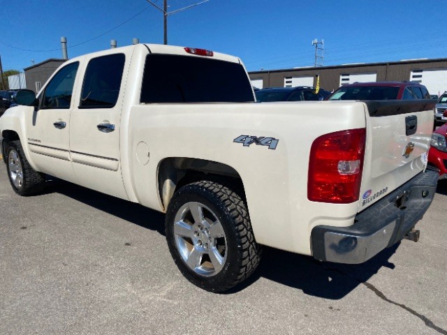 Chevrolet Silverado 1500 Vehicle Full-screen Gallery Image 04