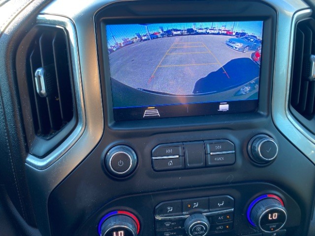 Chevrolet Silverado 1500 Vehicle Full-screen Gallery Image 13