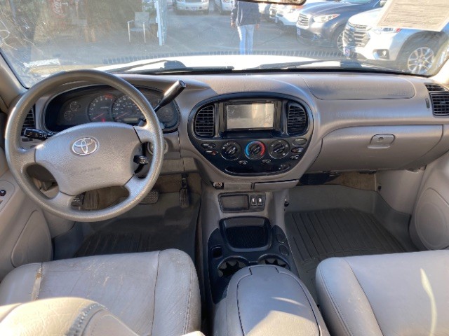 Toyota Tundra Vehicle Full-screen Gallery Image 06