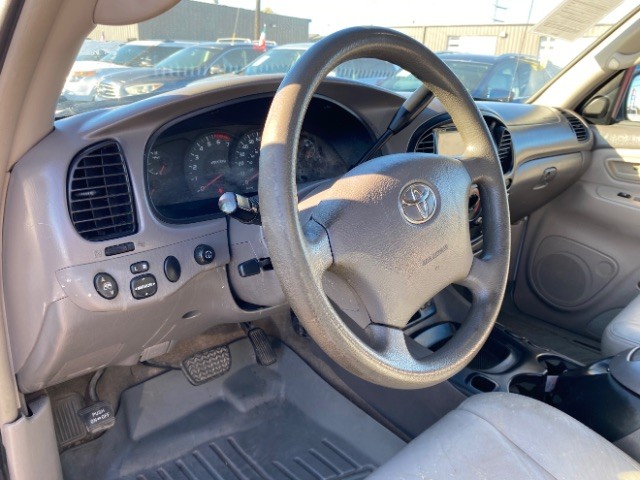 Toyota Tundra Vehicle Full-screen Gallery Image 09