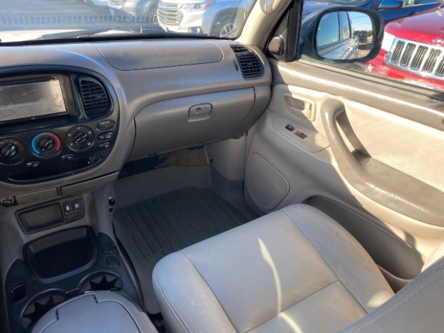 Toyota Tundra Vehicle Full-screen Gallery Image 10