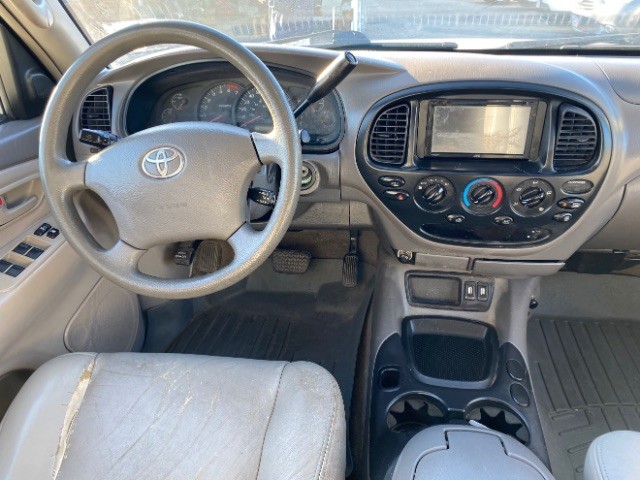 Toyota Tundra Vehicle Full-screen Gallery Image 11